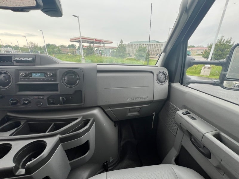 2024 Ford E-Series Cutaway E-450 DRW 176" WB