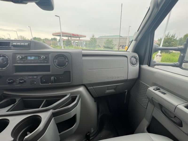 2024 Ford E-Series Cutaway E-450 DRW 176" WB