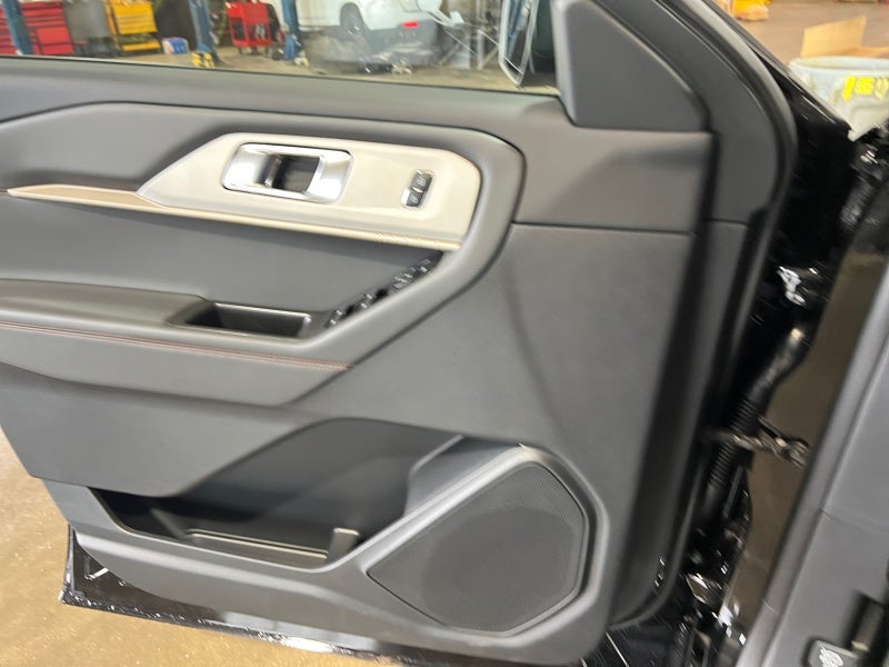 2027 Ford Explorer Active w/200A Pkg