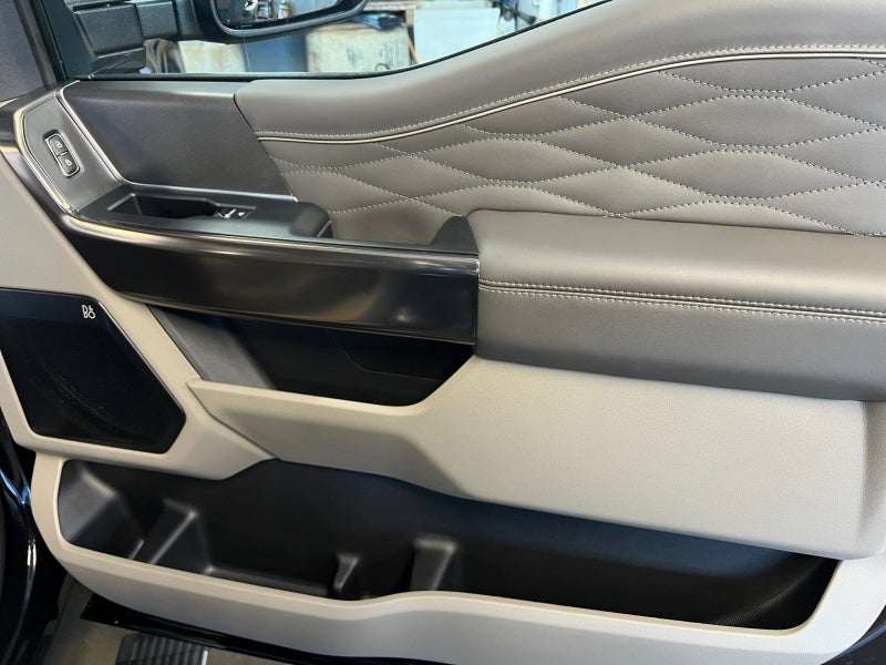 2026 Ford Super Duty F-350 SRW Platinum