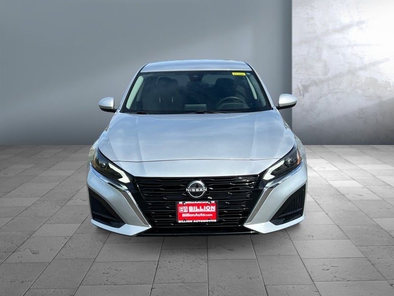 Used 2023 Nissan Altima SV with VIN 1N4BL4DV1PN330343 for sale in Worthington, Minnesota
